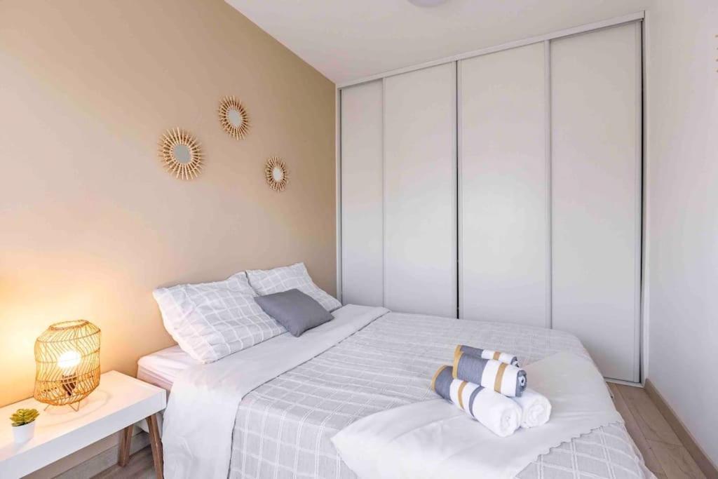 Appartement Avec Parking Et Terrasse Metro 7 Et Paris Villejuif Esterno foto