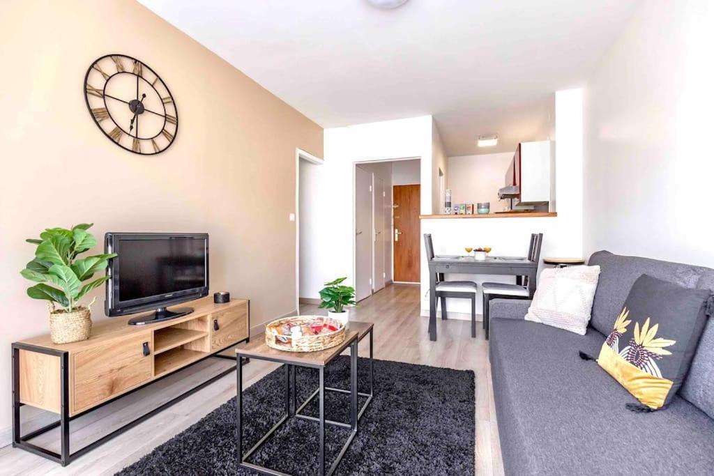 Appartement Avec Parking Et Terrasse Metro 7 Et Paris Villejuif Esterno foto