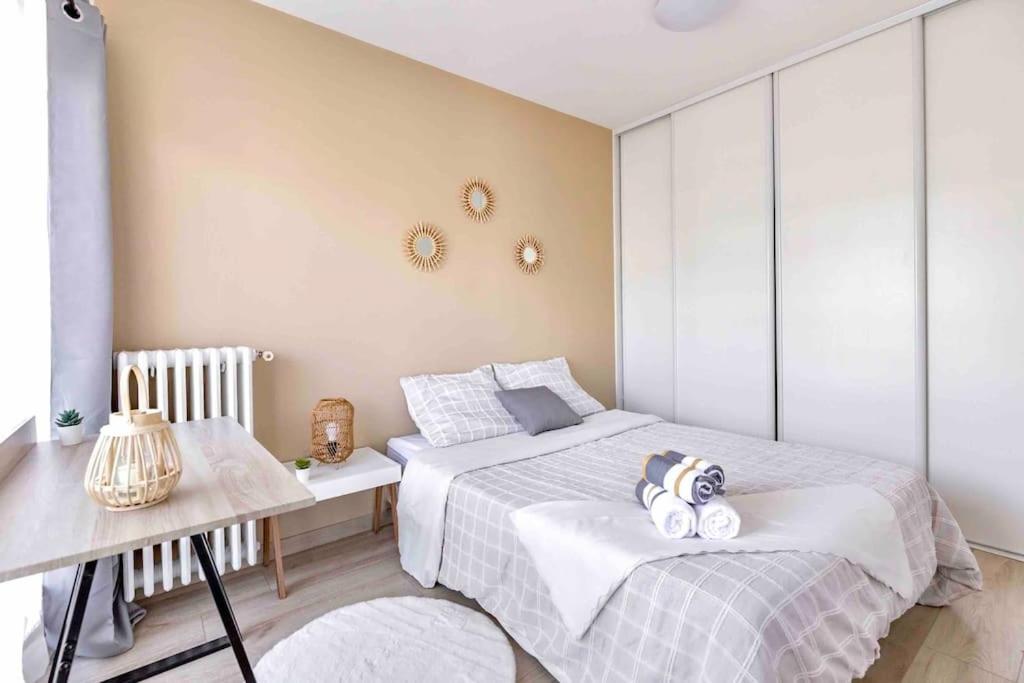 Appartement Avec Parking Et Terrasse Metro 7 Et Paris Villejuif Esterno foto